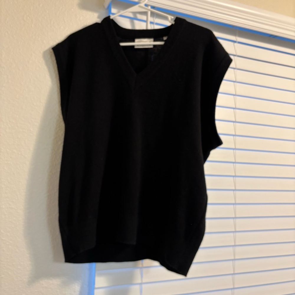 Men's Classic Black Sleeveless V-Neck Shirt